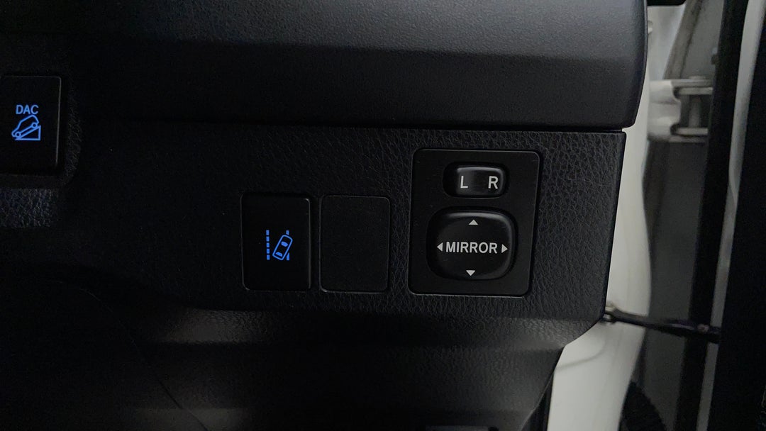 2018 Toyota RAV4 Gx (4x4), Automatic, 106869 km, Utility Switches/Buttons