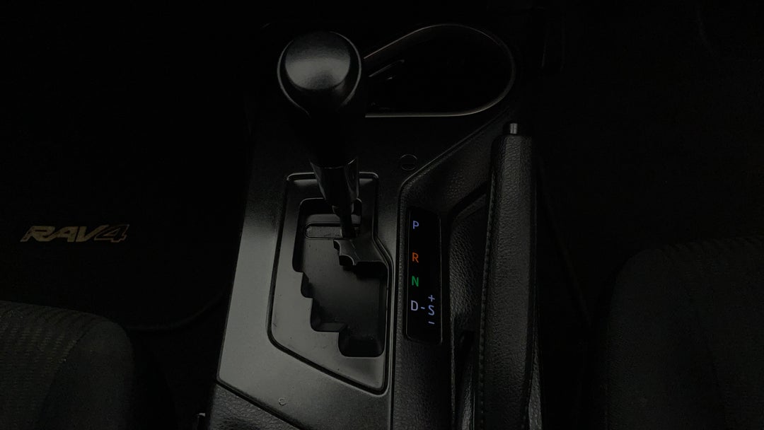 2018 Toyota RAV4 Gx (4x4), Automatic, 106869 km, Gear Lever 