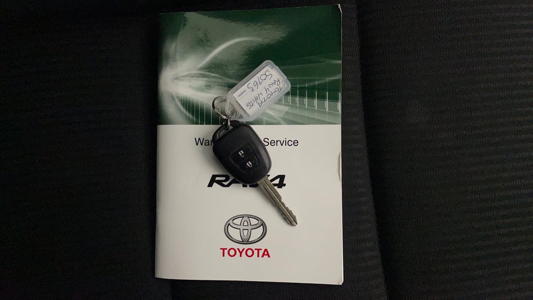 2018 Toyota RAV4 Gx (4x4), Automatic, 106869 km, Key Close-up