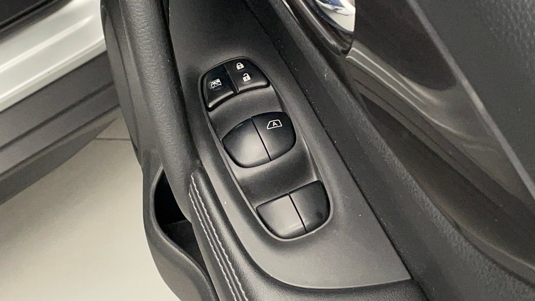 2020 Nissan X-trail St 7 Seat (2wd) (5yr), Automatic, 67596 km, Drivers Side Door Panel Controls