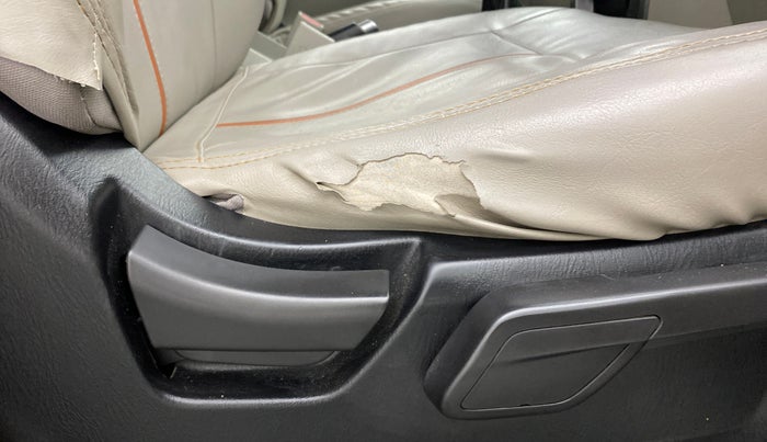 2019 Mahindra Scorpio S9, Diesel, Manual, 89,041 km, Driver seat - Cover slightly torn