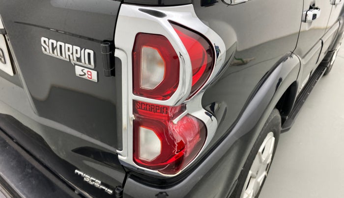 2019 Mahindra Scorpio S9, Diesel, Manual, 89,041 km, Right tail light - Minor scratches
