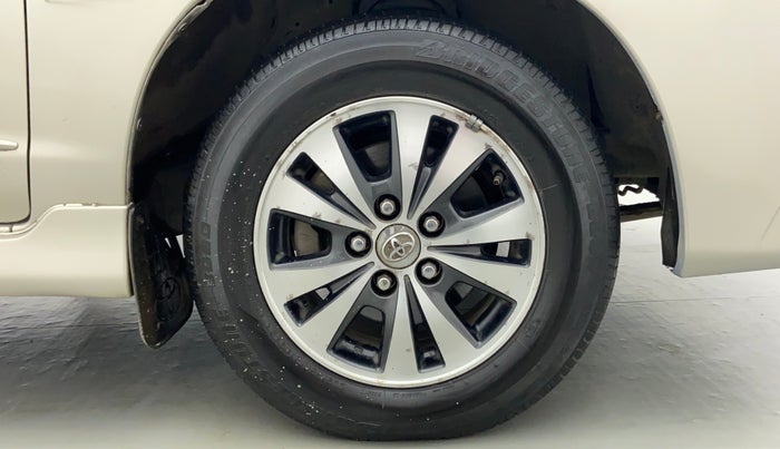 2015 Toyota Innova 2.5 VX 7 STR BS IV, Diesel, Manual, 89,358 km, Right Front Tyre