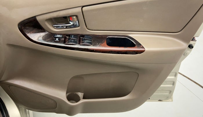2015 Toyota Innova 2.5 VX 7 STR BS IV, Diesel, Manual, 89,358 km, Driver Side Door Panels Controls
