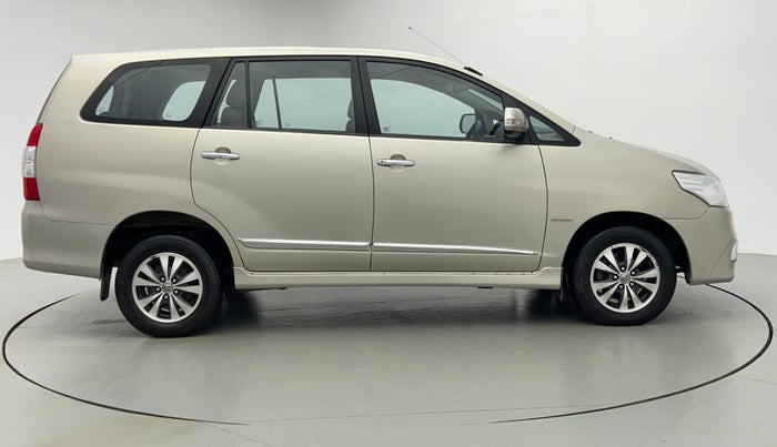 2015 Toyota Innova 2.5 VX 7 STR BS IV, Diesel, Manual, 89,358 km, Right Side View