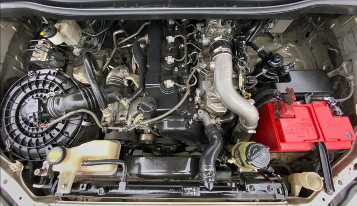2015 Toyota Innova 2.5 VX 7 STR BS IV, Diesel, Manual, 89,358 km, Engine Bonet View