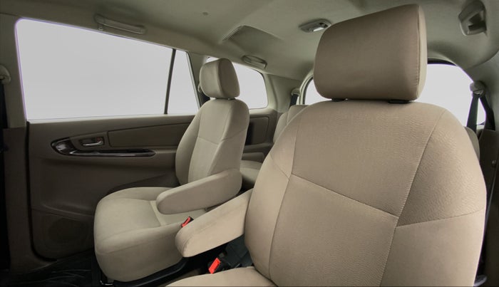 2015 Toyota Innova 2.5 VX 7 STR BS IV, Diesel, Manual, 89,358 km, Right Side Door Cabin View