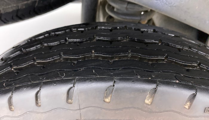 2017 Maruti Eeco 5 STR WITH AC PLUSHTR, Petrol, Manual, 86,826 km, Right Rear Tyre Tread
