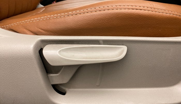 2013 Volkswagen Polo HIGHLINE1.2L, Petrol, Manual, 79,701 km, Driver Side Adjustment Panel