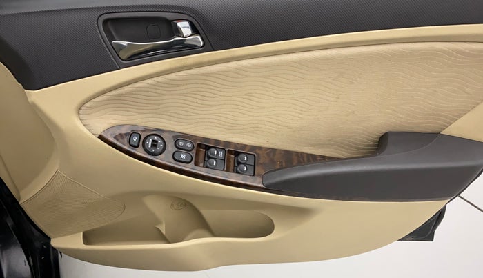 2012 Hyundai Verna FLUIDIC 1.6 VTVT SX, Petrol, Manual, 60,226 km, Driver Side Door Panels Control