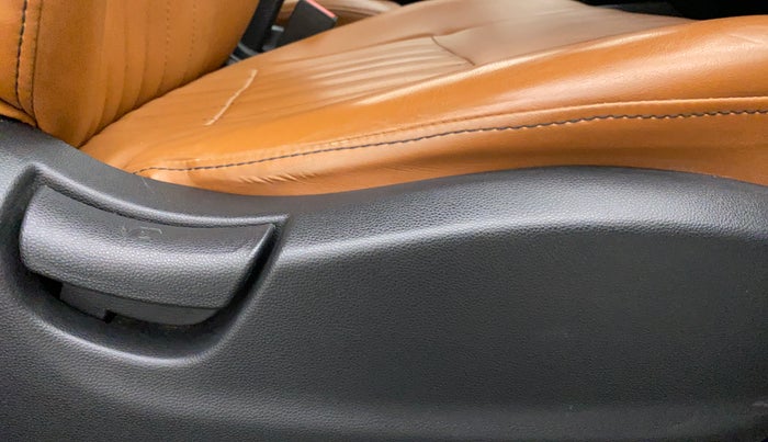 2017 Hyundai Creta 1.6 E + VTVT, Petrol, Manual, 48,030 km, Driver Side Adjustment Panel