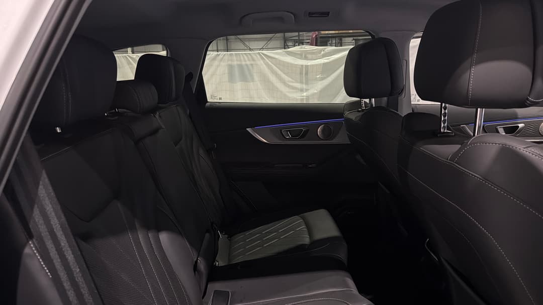 2025 Chery Tiggo 8 Pro Max Ultimate AWD, Automatic, 18337 km, Right Side Rear Door Cabin View