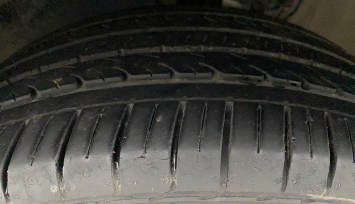2018 Volkswagen Ameo HIGHLINE PLUS 1.0L 16 ALLOY, Petrol, Manual, 26,815 km, Left Front Tyre Tread