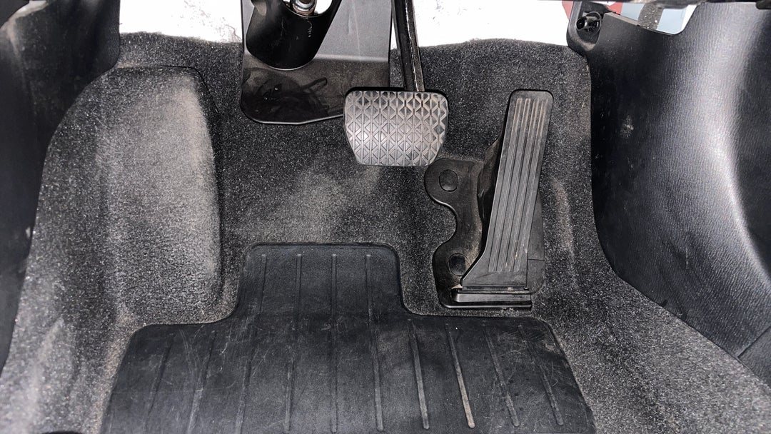 2018 Mazda 3 Sp25 Astina (5yr), Automatic, 121289 km, Pedals and Footmat