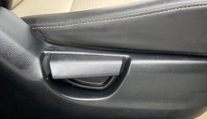 2018 Hyundai NEW SANTRO ASTA 1.1 MT, Petrol, Manual, 19,563 km, Driver Side Adjustment Panel