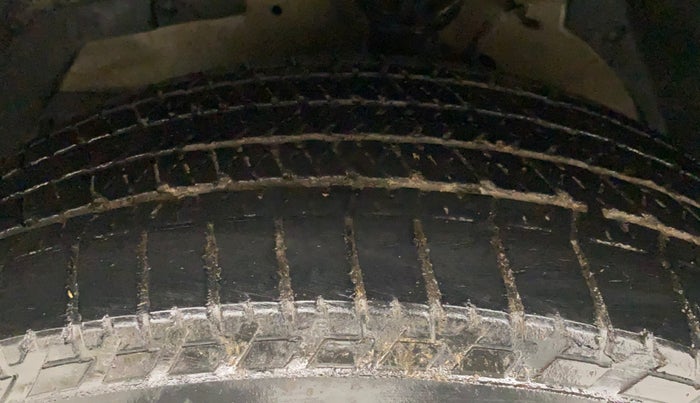2014 Mahindra XUV500 W6, Diesel, Manual, 89,639 km, Left Front Tyre Tread