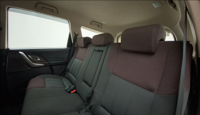 2014 Mahindra XUV500 W6, Diesel, Manual, 89,639 km, Right Side Rear Door Cabin
