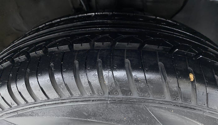 2017 Hyundai Elite i20 SPORTZ 1.4, Diesel, Manual, 43,470 km, Right Front Tyre Tread