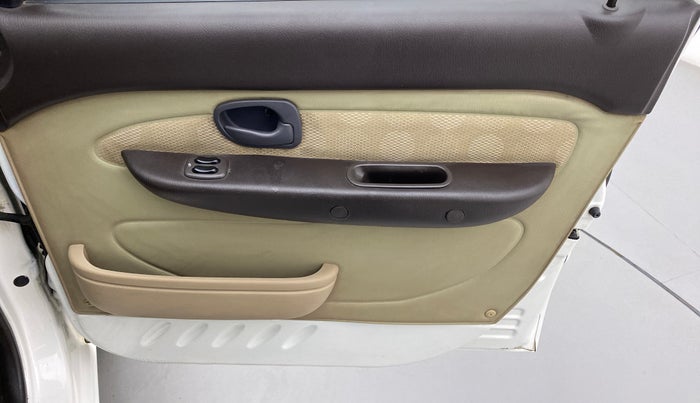 2012 Hyundai Santro Xing GL PLUS, Petrol, Manual, 80,727 km, Driver Side Door Panels Control