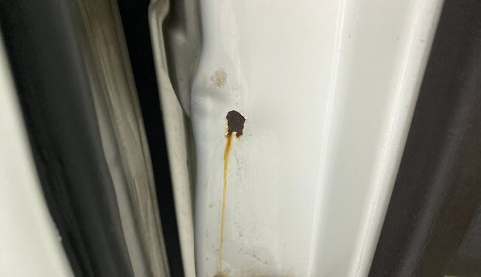 2012 Hyundai Santro Xing GL PLUS, Petrol, Manual, 80,727 km, Left A pillar - Slight discoloration