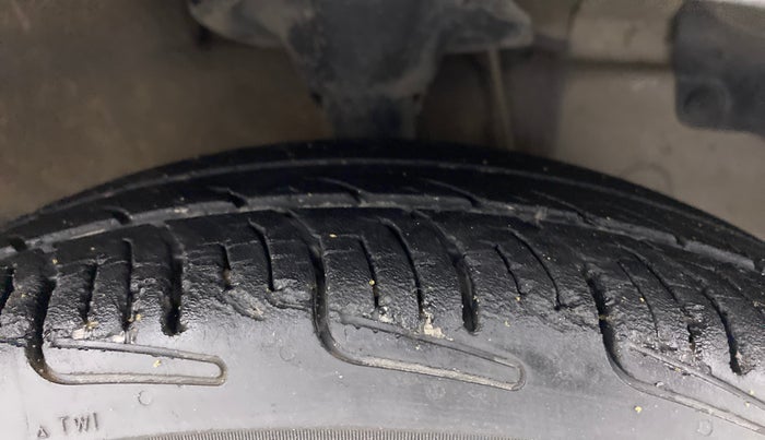 2014 Hyundai Eon ERA +, Petrol, Manual, 73,005 km, Right Front Tyre Tread