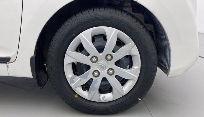 2017 Hyundai Eon MAGNA PLUS, Petrol, Manual, 33,596 km, Right Front Wheel