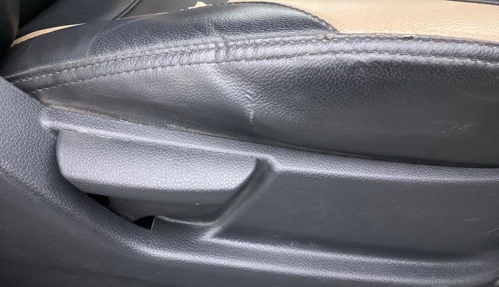 2017 Hyundai Eon MAGNA PLUS, Petrol, Manual, 33,596 km, Driver Side Adjustment Panel