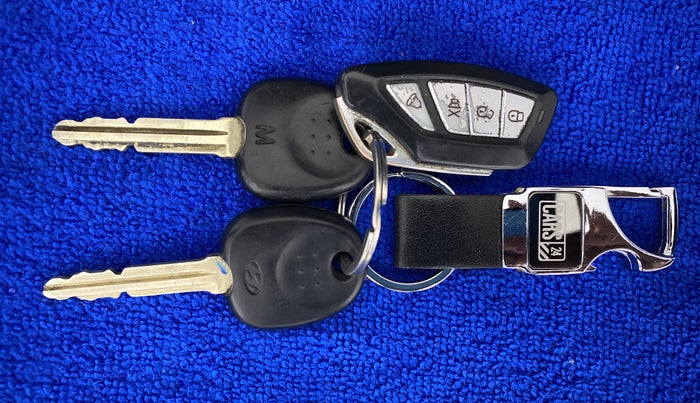 2017 Hyundai Eon MAGNA PLUS, Petrol, Manual, 33,596 km, Key Close Up