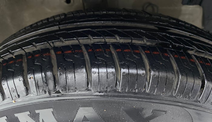 2016 Maruti Swift VXI D, Petrol, Manual, 69,181 km, Right Front Tyre Tread