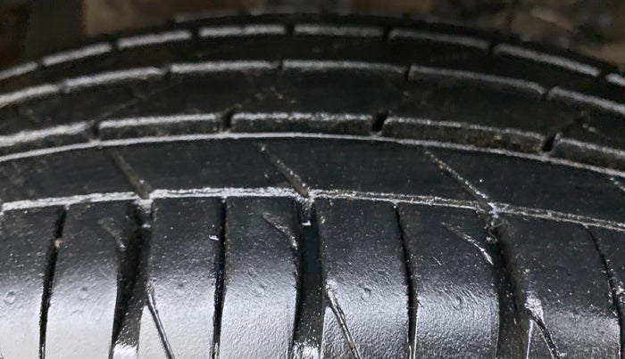 2016 Maruti Vitara Brezza ZDI, Diesel, Manual, 48,477 km, Right Front Tyre Tread