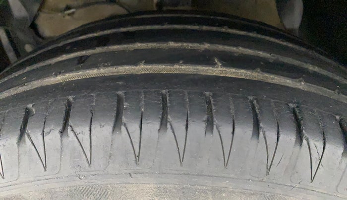 2017 Maruti Vitara Brezza ZDI, Diesel, Manual, 68,837 km, Left Front Tyre Tread