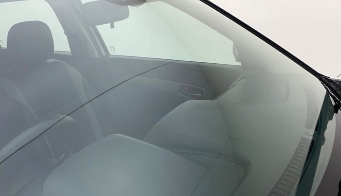 2017 Maruti Vitara Brezza ZDI, Diesel, Manual, 68,837 km, Front windshield - Minor spot on windshield