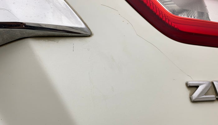 2017 Maruti Vitara Brezza ZDI, Diesel, Manual, 68,837 km, Dicky (Boot door) - Minor scratches