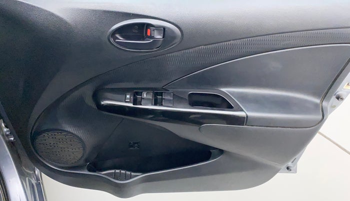 2015 Toyota Etios CROSS 1.2 G, CNG, Manual, 72,070 km, Driver Side Door Panels Control
