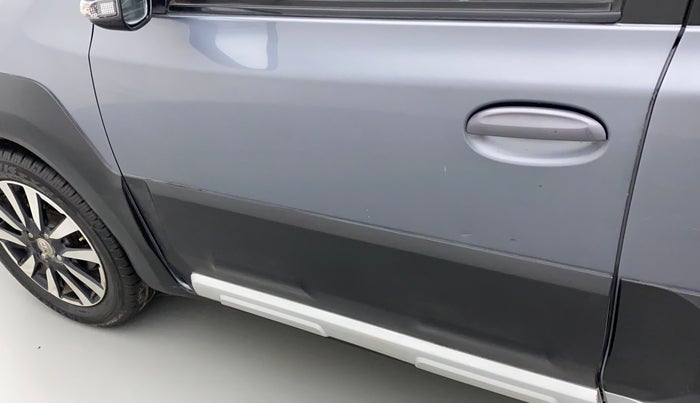 2015 Toyota Etios CROSS 1.2 G, CNG, Manual, 72,070 km, Front passenger door - Slightly dented