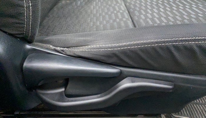 2015 Toyota Etios CROSS 1.2 G, CNG, Manual, 72,070 km, Driver Side Adjustment Panel