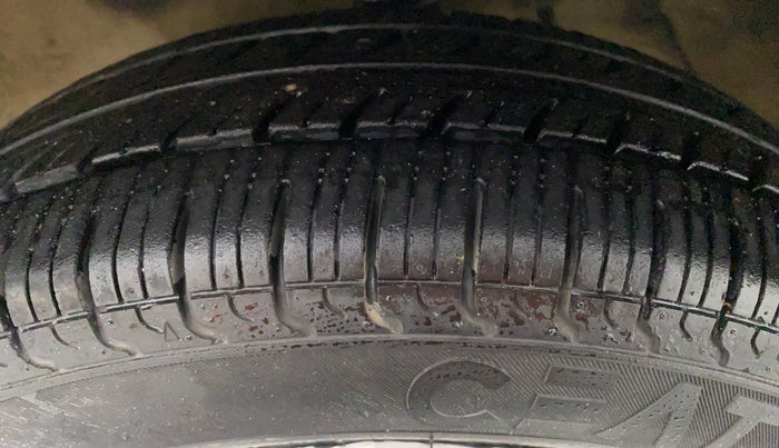 2016 Maruti Alto 800 LXI, Petrol, Manual, 45,166 km, Left Front Tyre Trea
