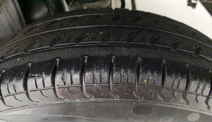 2016 Maruti Alto 800 LXI, Petrol, Manual, 45,166 km, Left Rear Tyre Tread