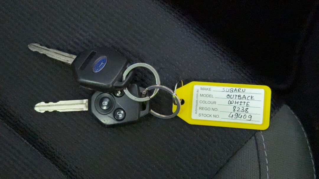 2018 Subaru Outback 2.0d Awd, Automatic, 92533 km, Key Close-up