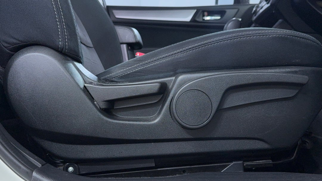 2018 Subaru Outback 2.0d Awd, Automatic, 92533 km, Drivers Side Adjustment Panel