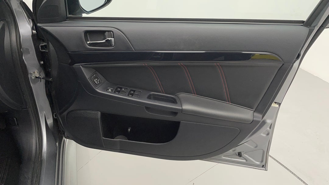 2017 Mitsubishi Lancer Black Edition (es), Automatic, 91289 km, Speaker View