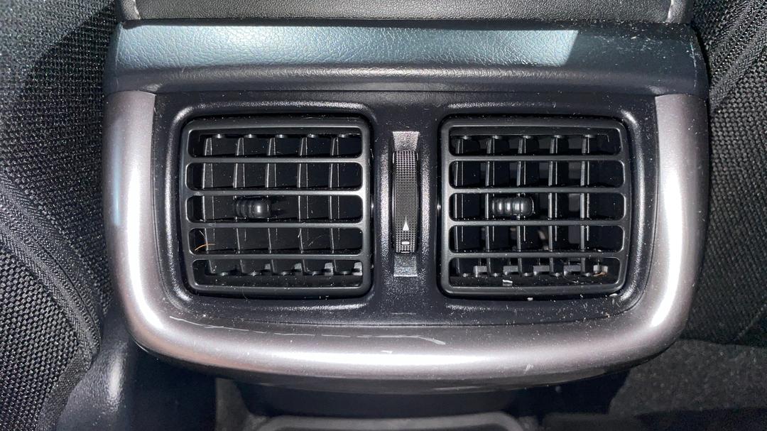 2021 Toyota Hilux Sr5 (4x4), Automatic, 56369 km, Rear A/C Vent