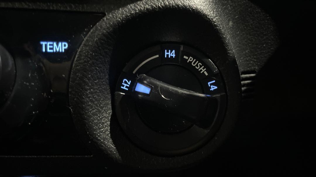 2021 Toyota Hilux Sr5 (4x4), Automatic, 56369 km, Utility Switches/Buttons