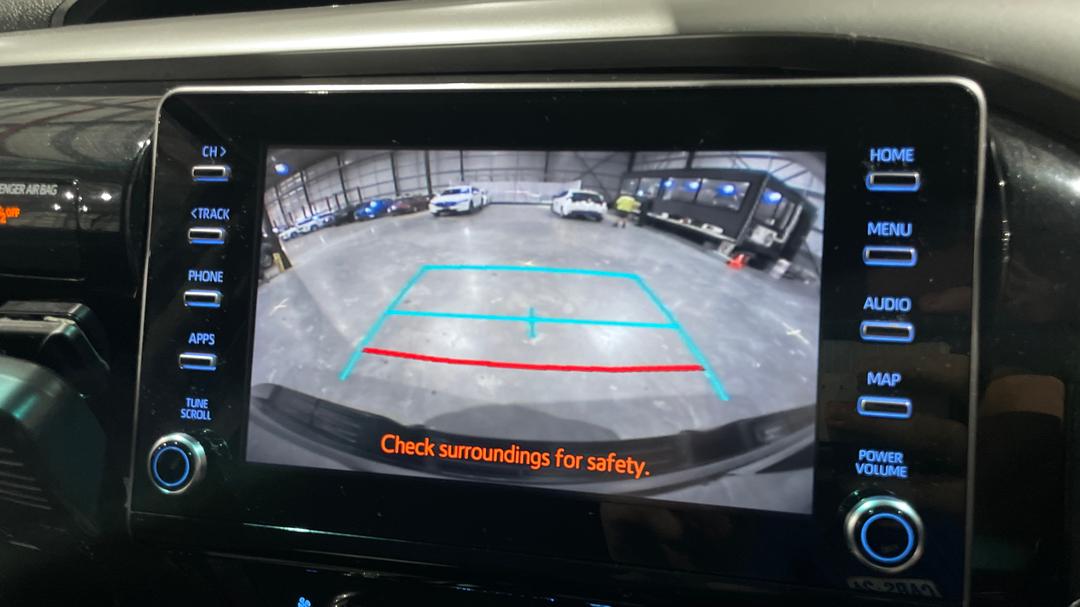 2021 Toyota Hilux Sr5 (4x4), Automatic, 56369 km, Parking Camera