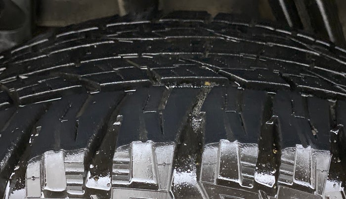 2015 Nissan Terrano XV 110 DIESEL, Diesel, Manual, 74,440 km, Right Rear Tyre Tread