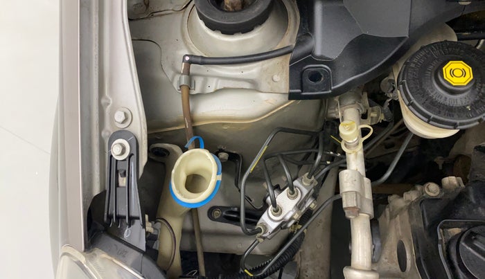 2016 Honda Amaze 1.2L I-VTEC S, Petrol, Manual, 89,438 km, Front windshield - Wiper bottle cap missing