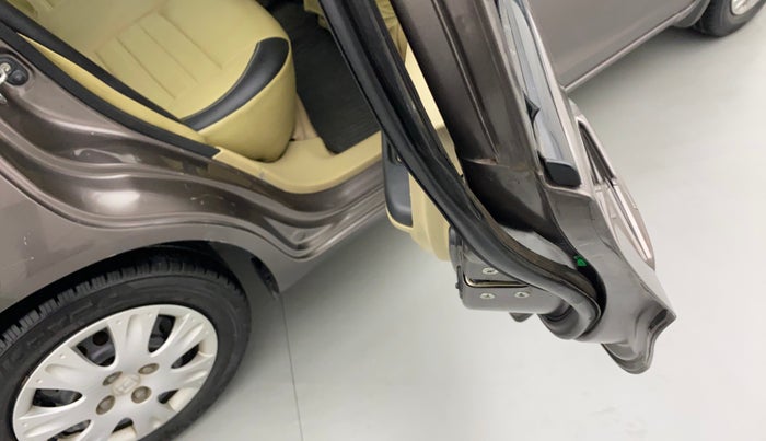2016 Honda Amaze 1.2L I-VTEC S, Petrol, Manual, 89,438 km, Right rear door - Beading has minor damage