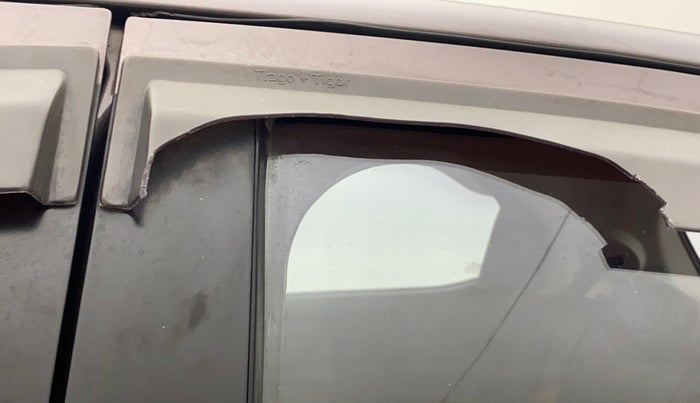 2018 Tata Tiago XZ PETROL, Petrol, Manual, 28,169 km, Rear left door - Door visor damaged