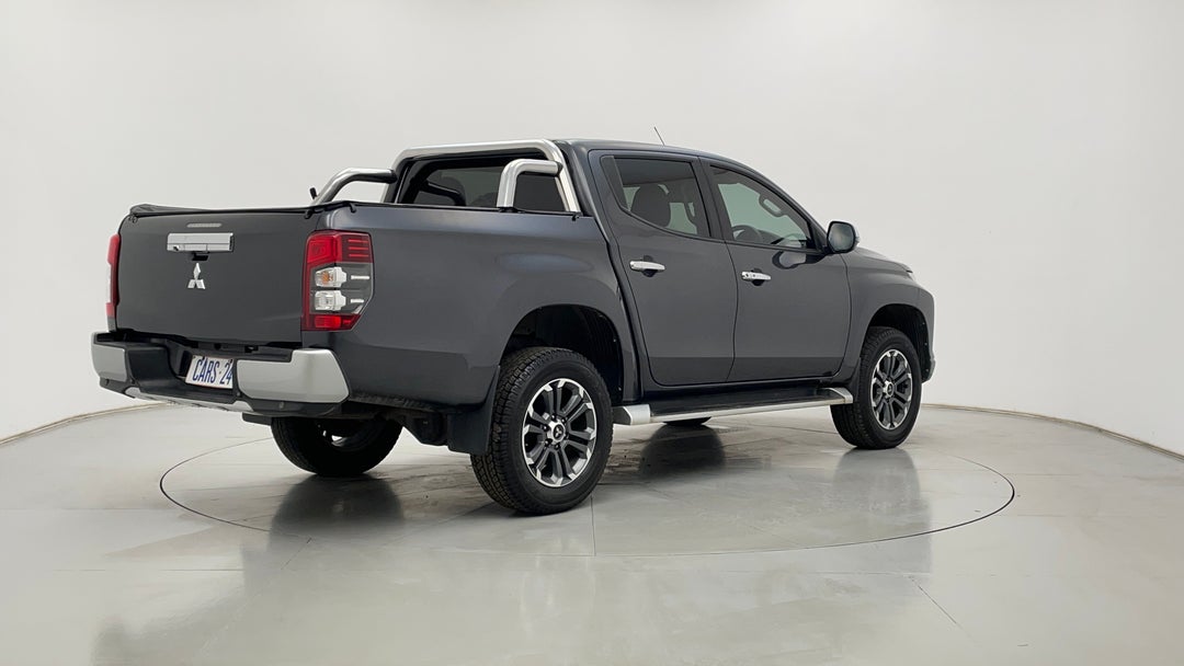 Right Back Diagonal (45- Degree) View