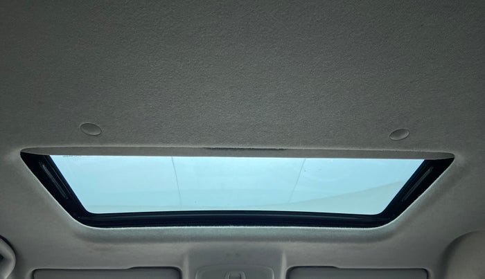 2022 Maruti BREZZA ZXI + AT SMART HYBRID DUAL TONE, Petrol, Automatic, 16,626 km, Moonroof/ Sunroof